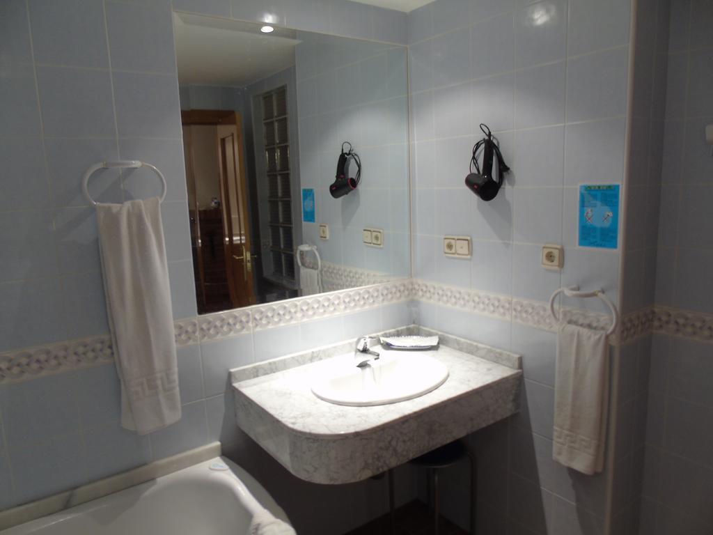 Apartamentos Turisticos Cumbres Verdes La Zubia  Rum bild